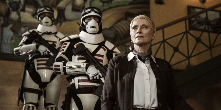 The CRM guards look on in Fear the Walking Dead