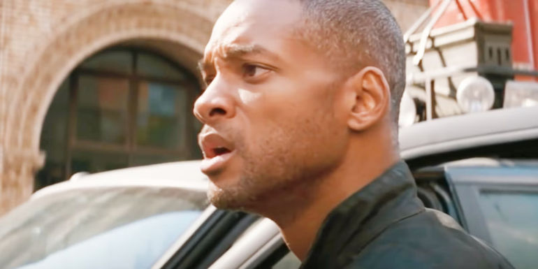 Robert Neville (Will Smith) panicking outside the street in New York in I Am Legend