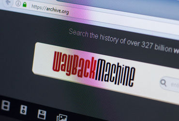The Evolution of Web Caching: Google's Shift and the Rise of Internet Archive's Wayback Machine