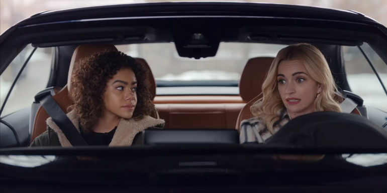 Ginny & Georgia in a car