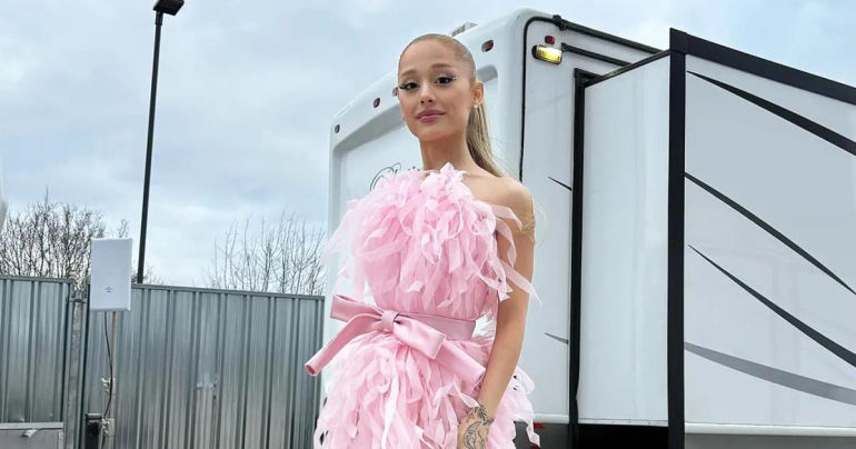Ariana Grande's Enchanting Transformation: A Glimpse into the World of Glinda