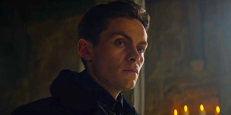 Kaz Crows in front of candles in Shadow and Bone Season 2 Episode 8