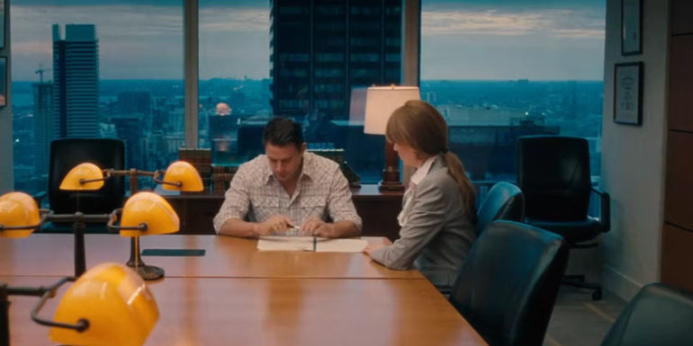 Leo (Channing Tatum) signs divorce papers in The Vow