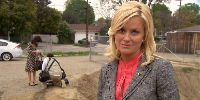 Leslie Knope, played by Amy Poehler by the pit in Parks and Recreation season 1 