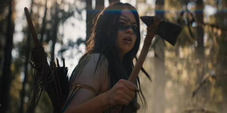 Naru (Amber Midthunder) in Prey