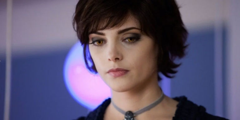 Alice Cullen (Ashley Greene) looking thoughtful in Twilight