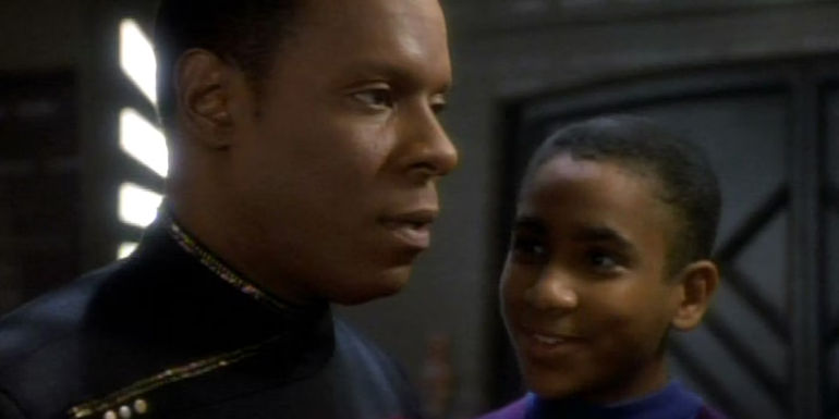 Jake Sisko looks up at Benjamin Sisko DS9 season 1 Move Along Home