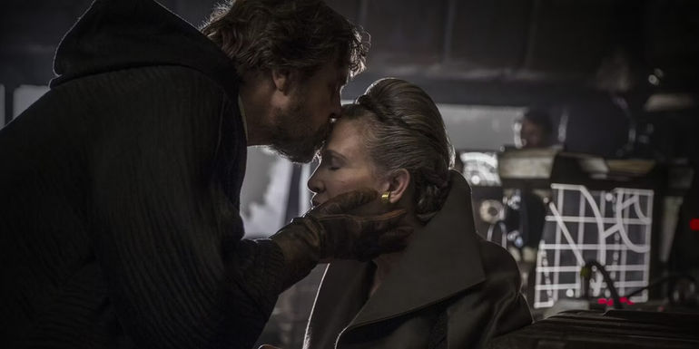 Luke Skywalker leans down and kisses Leia Organa's head in Star Wars: The Last Jedi