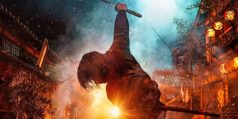 Takeru Satoh as Himura Kenshin holding a sword in Rurouni Kenshin: The Final.