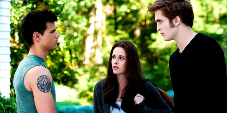 Jacob, Bella, and Edward looking at each other in Twilight New Moon