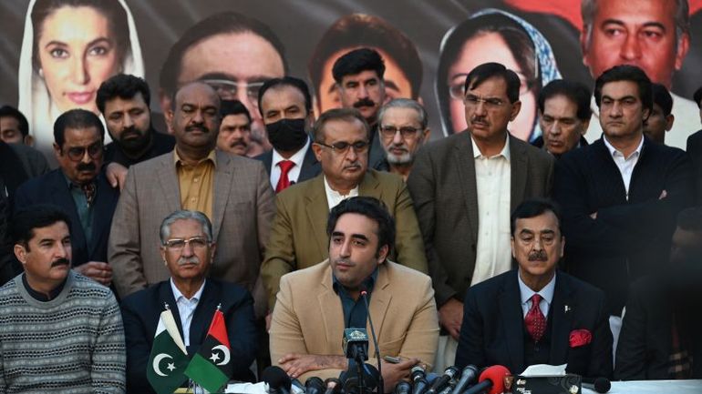 Political Parties in Pakistan Form Coalition Government After Inconclusive Elections