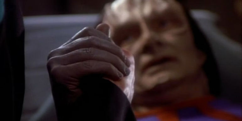 Bashir and Garak hold hands in Star Trek: Deep Space Nine's The Wire