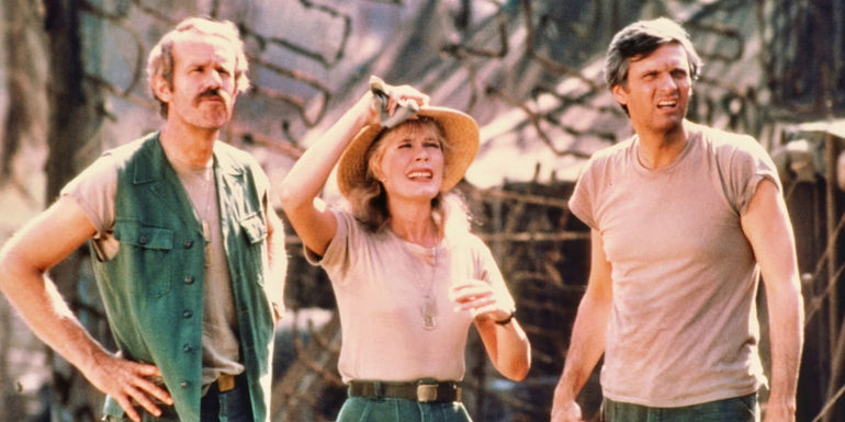 The Unique Solo Episode of MASH's 'Hawkeye'