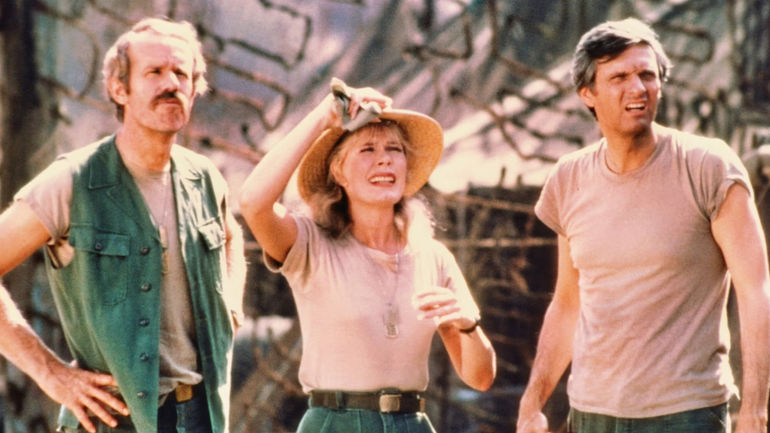 The Unique Solo Episode of MASH's 'Hawkeye'