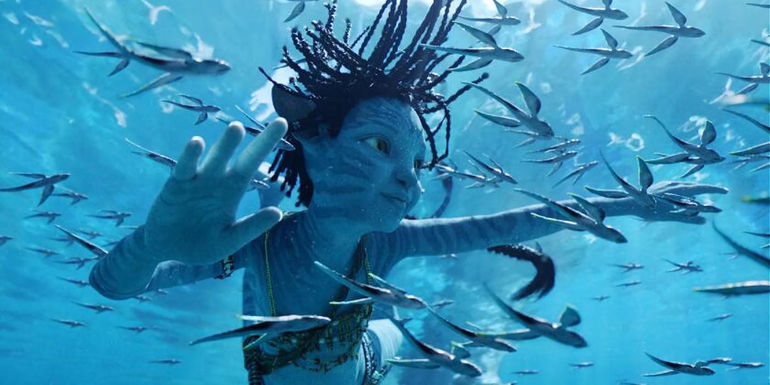 Trinity Jo-Li Bliss as Tuktirey swims with the fish in Avatar: The Way of Water.