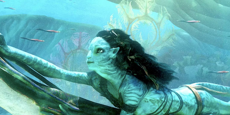 Tsireya (Bailey Bass) gliding through the sea in Avatar 2.