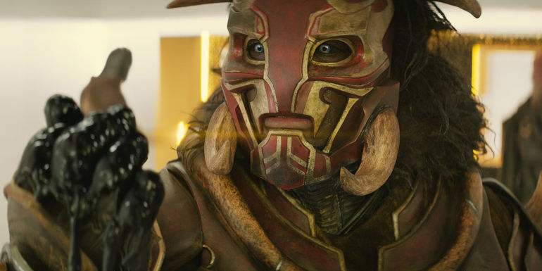 Kurse breaks Loki out of his cell in Thor The Dark World