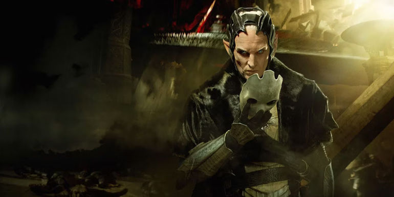 Malekith in Thor The Dark World holding a dark elf mask