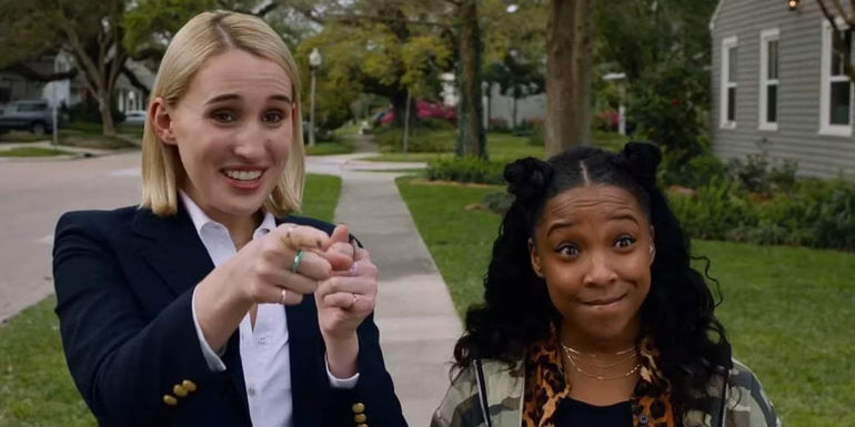 Harley Quinn Smith as Milly Faulken smiling on the sidewalk in Jay and Silent Bob Reboot