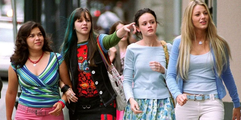 The four best friends walking in The Sisterhood Of The Traveling Pants