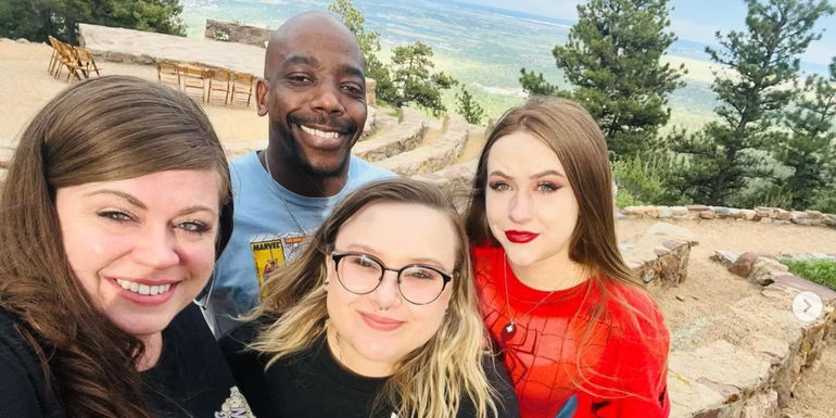 Seeking Sister Wife Davis Family posing for outdoor photo