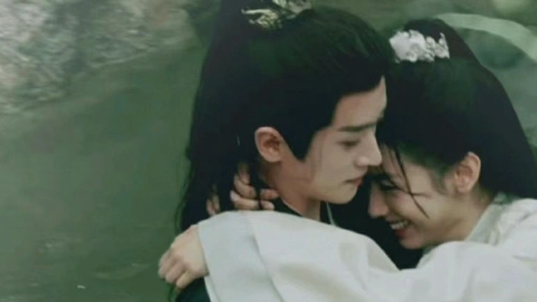 Hồn Tình Cổ Trang: Sự Cố Dở Khóc Dở Cười của Cặp Đôi Hoa Ngữ