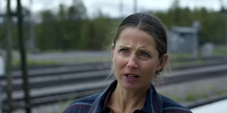 Tuva Novotny as Frigga in The Abyss.