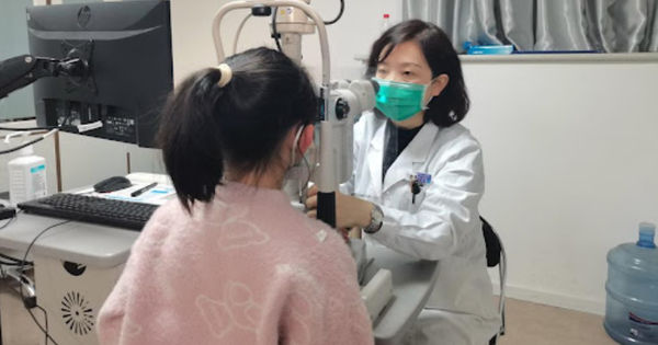 Nguy cơ lác mắt ở trẻ em và thanh thiếu niên: Nguyên nhân và biện pháp phòng tránh