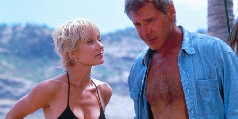 Robin (Anne Heche) smiling at Quinn (Harrison Ford) in Six Days Seven Nights.