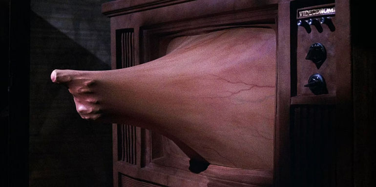 Flesh gun coming out of a TV in Videodrome - 1983 - Videodrome