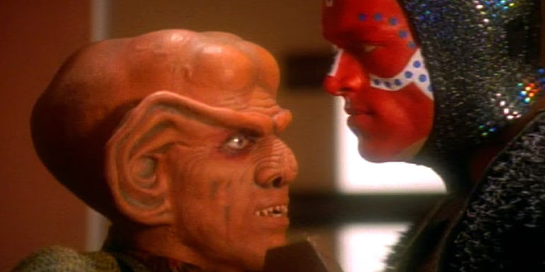 Quark comes face to face with an angry alien with red and blue skin