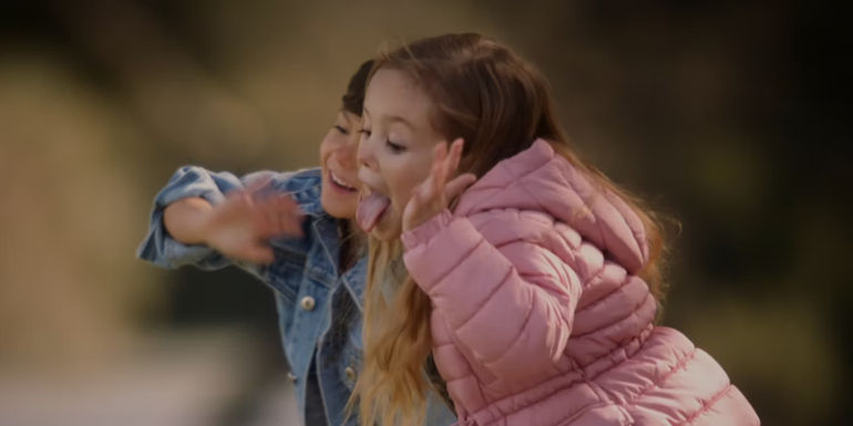 Alex Karev's children on a farm with Izzie Stevens in Grey's Anatomy. - How Grey’s Anatomy Season 20 Can Bring Izzie Stevens & Alex Karev Back