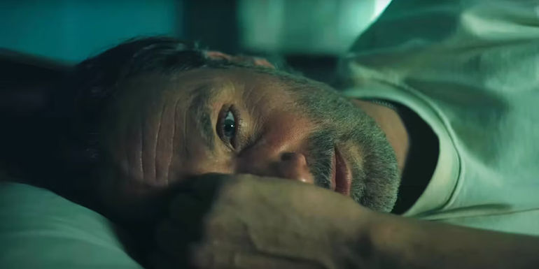 Rick Grimes cutting his hand in The Ones Who Live