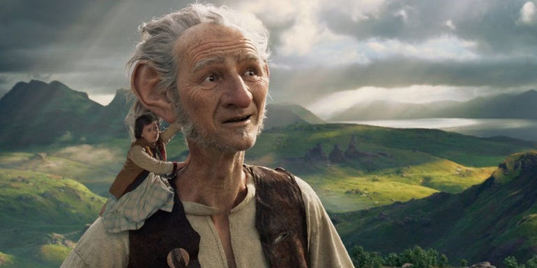 The BFG with Sophie on his shoulder - The Big Friendly Giant - The BFG (2016)
