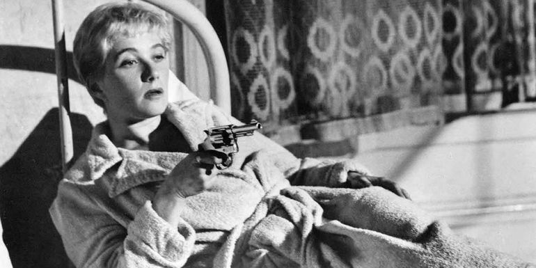 Gaby Rodgers in Kiss Me Deadly - Robert Aldrich's classic film Noir. - The Mysterious Package - Kiss Me Deadly (1955)