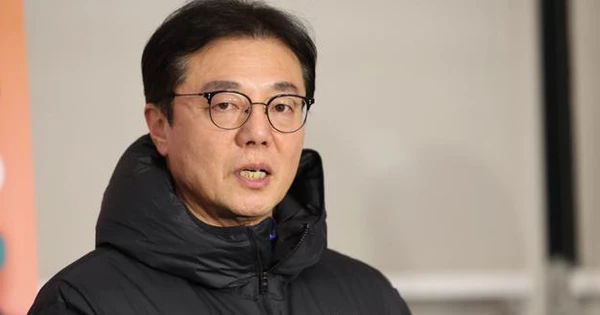 Nhấn mạnh vị thế mới: HLV Hwang Seon-hong dẫn dắt đội tuyển Hàn Quốc