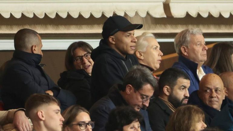 Kylian Mbappé Substituted at Halftime, Enjoys Second Half with Family in the Stands