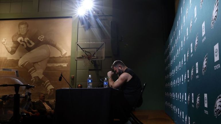 The Heartwarming Bond Between an Eagles Trainer and Jason Kelce Despite Cancer Challenge