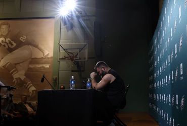 The Heartwarming Bond Between an Eagles Trainer and Jason Kelce Despite Cancer Challenge