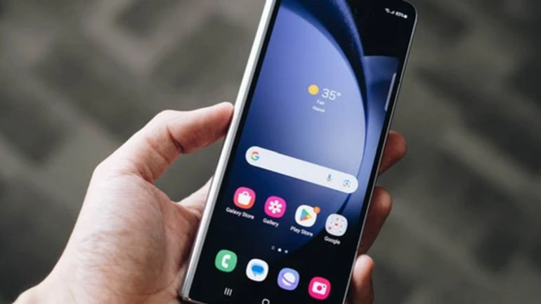 Sự khác biệt giữa màn hình ngoài nhỏ và cao của Z Fold5 và màn hình to rộng trên Z Fold6