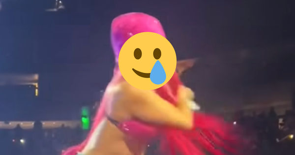 Khi Nữ Rapper 'Trợn Mắt' Trao Mic Cho Fan: Sự Kỳ Thú và Bất Ngờ