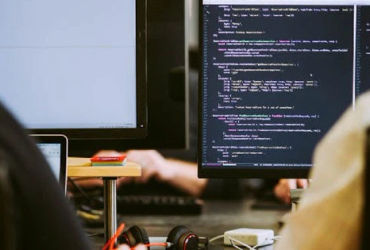 Sức Mạnh Của Trí Tuệ Nhân Tạo: Bạn Đồng Hành Hay Kẻ Thù?