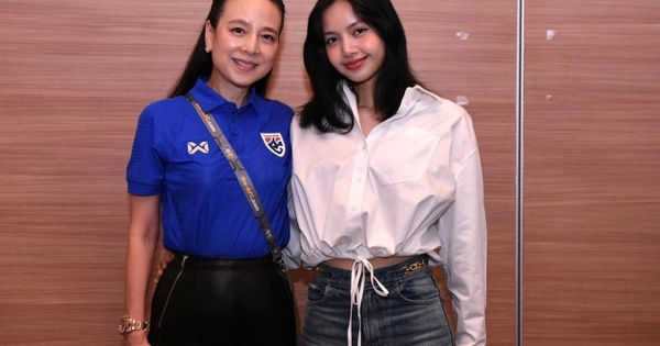 Lisa và Madam Pang: Hai Nữ Thần Quyền Lực Trong Lễ Hội Bóng Đá Thái Lan
