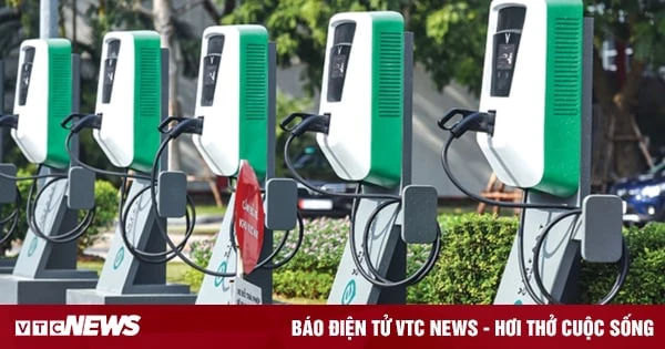 Vấn đề an toàn khi sạc xe điện VinFast trong điều kiện thời tiết khác nhau