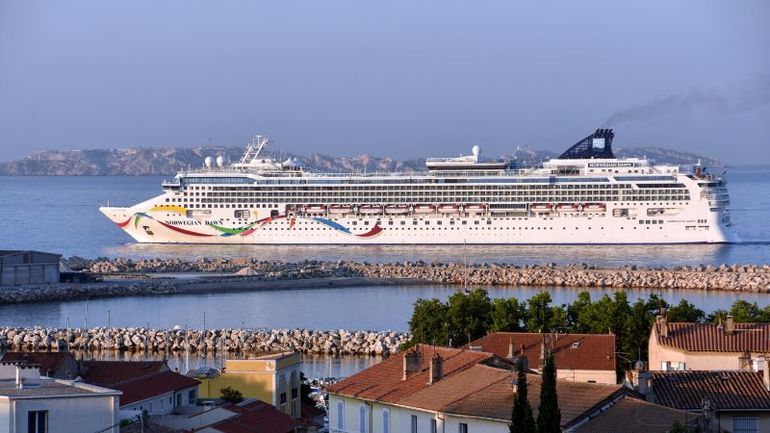 Race Against Time: Stranded Cruise Passengers in Africa Rush to Reunite with Their Ship