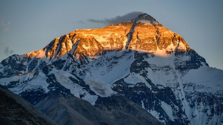 China Welcomes Foreign Climbers Back to Mount Everest