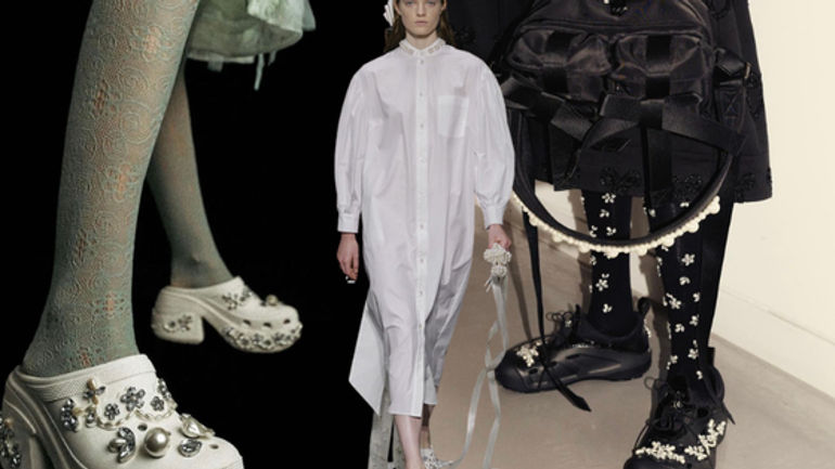 Bước Chân Sang Chảnh với Đôi Crocs Đính Ngọc Trai - Thương Hiệu Hot Nhất Hiện Nay