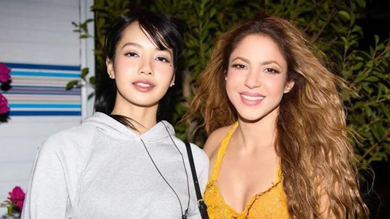 Cuộc Gặp Gỡ Đầy Ngạc Nhiên Giữa Lisa và Shakira tại Coachella