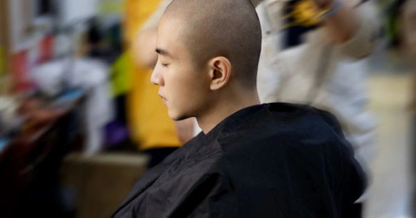 Trần Hiểu - Nam Thần Cạo Đầu Gây Sốt Với Vai Cổ Trang Đỉnh Cao