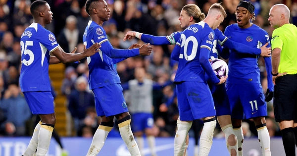 Cuộc chiến tranh đền 11m gây sốc: HLV Pochettino xấu hổ vì học trò